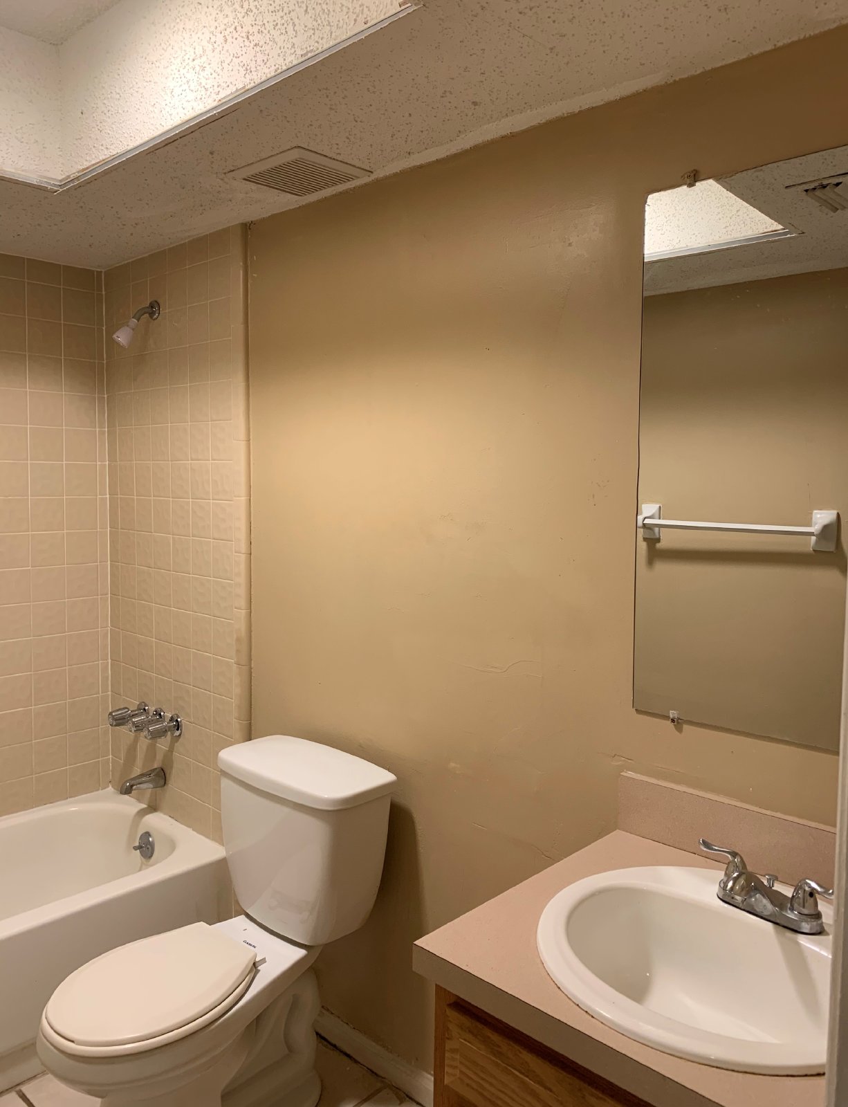 2 Bedroom Apartment With Private Fenced Backyard property image