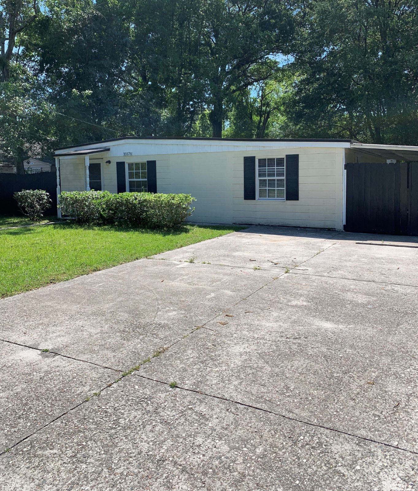 Spacious 3 Bedroom Home Near River City Marketplace property image
