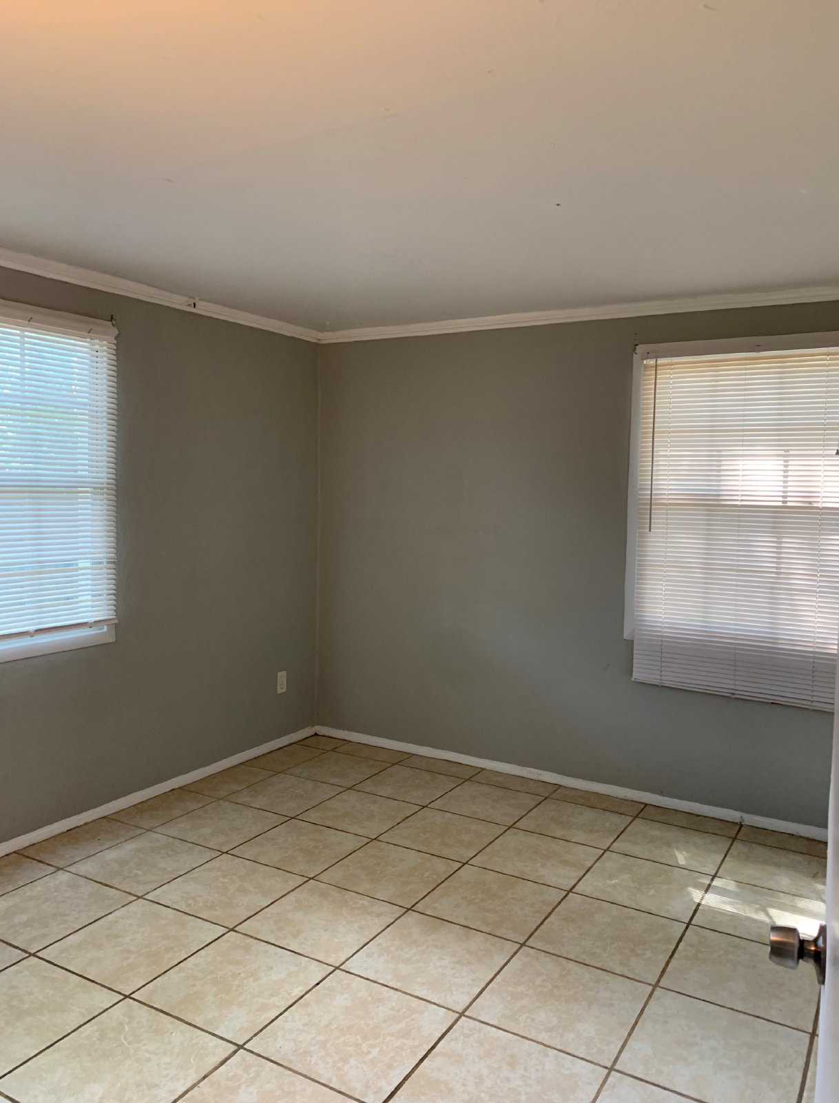 Spacious 3 Bedroom Home Near River City Marketplace property image