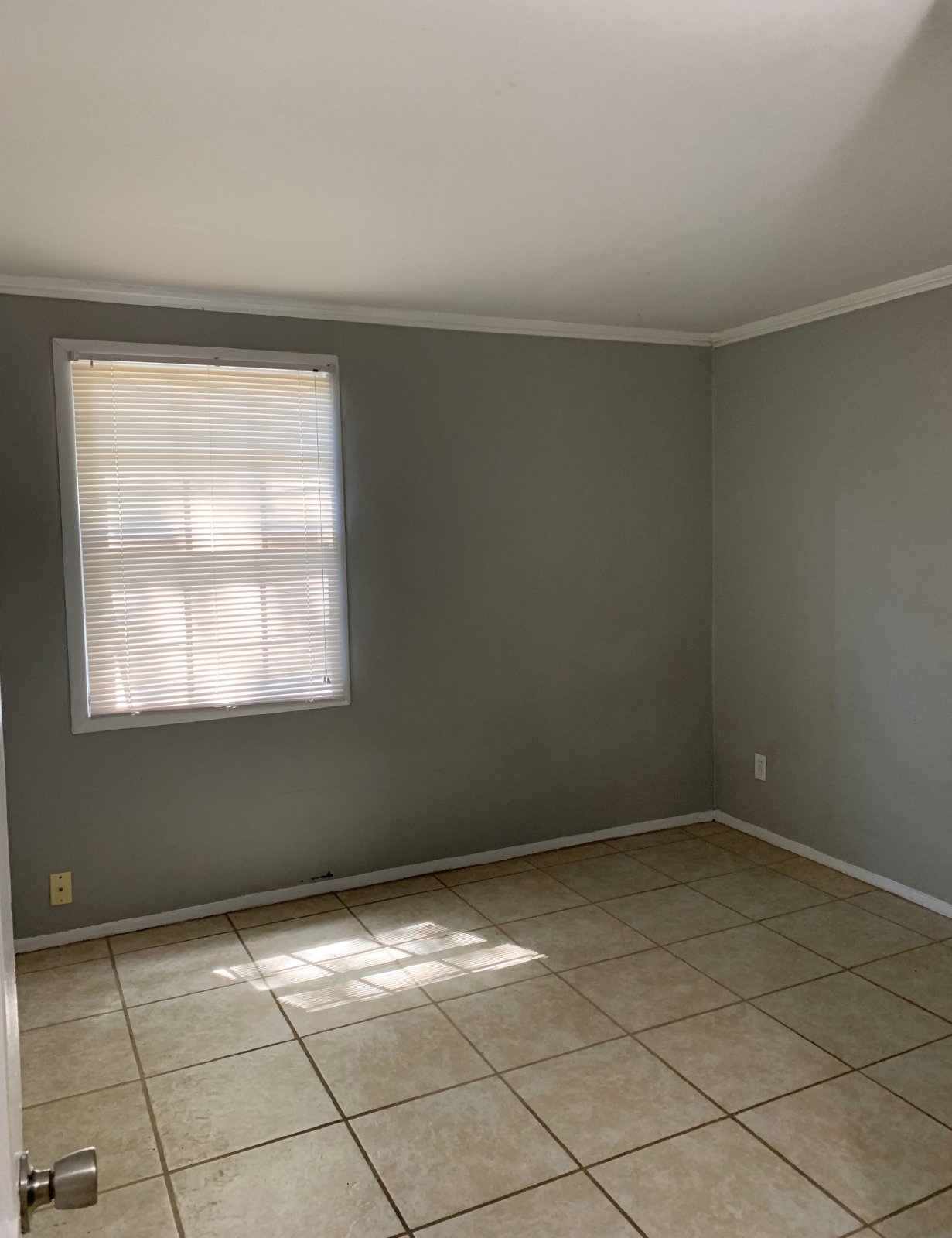 Spacious 3 Bedroom Home Near River City Marketplace property image