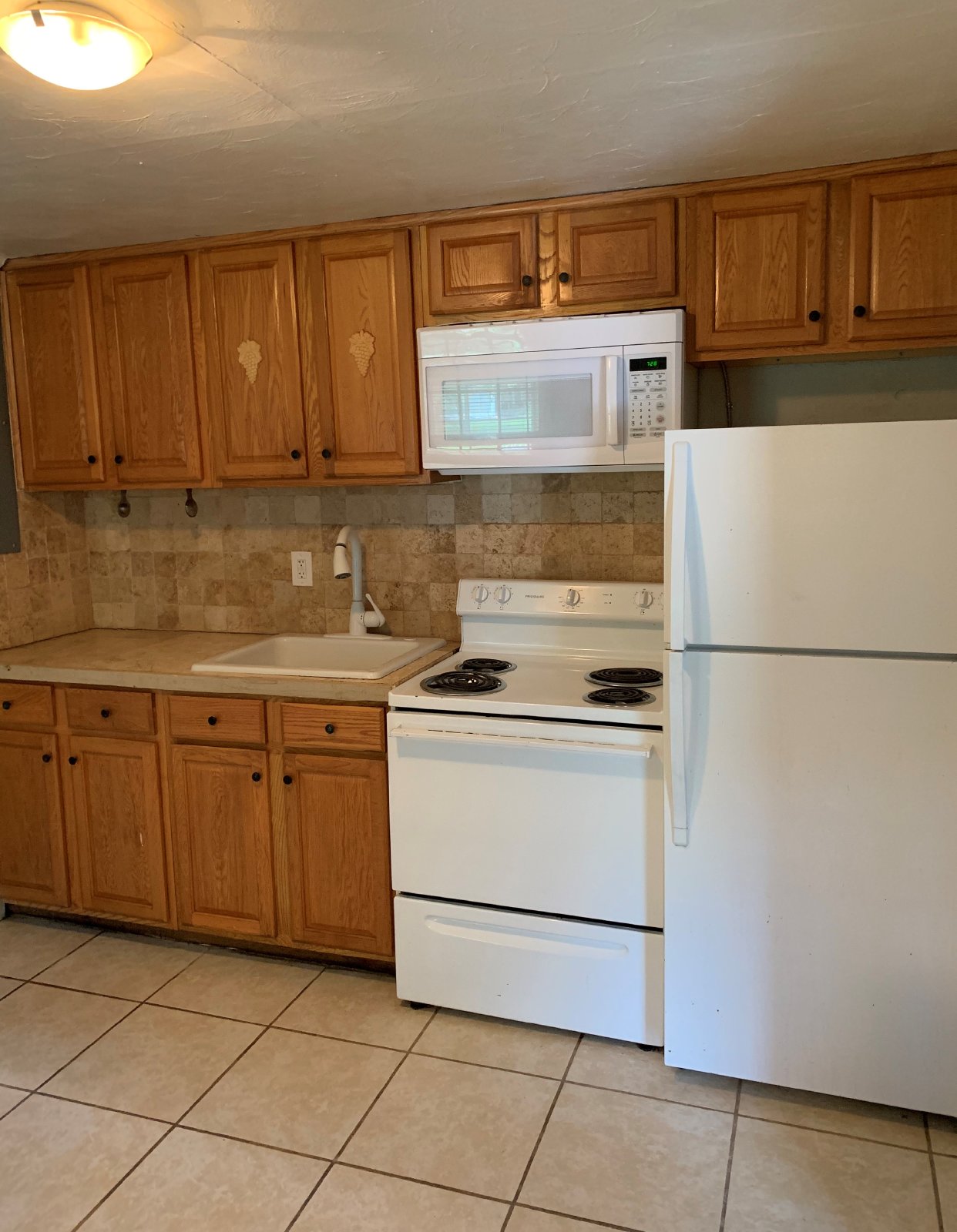 Spacious 3 Bedroom Home Near River City Marketplace property image
