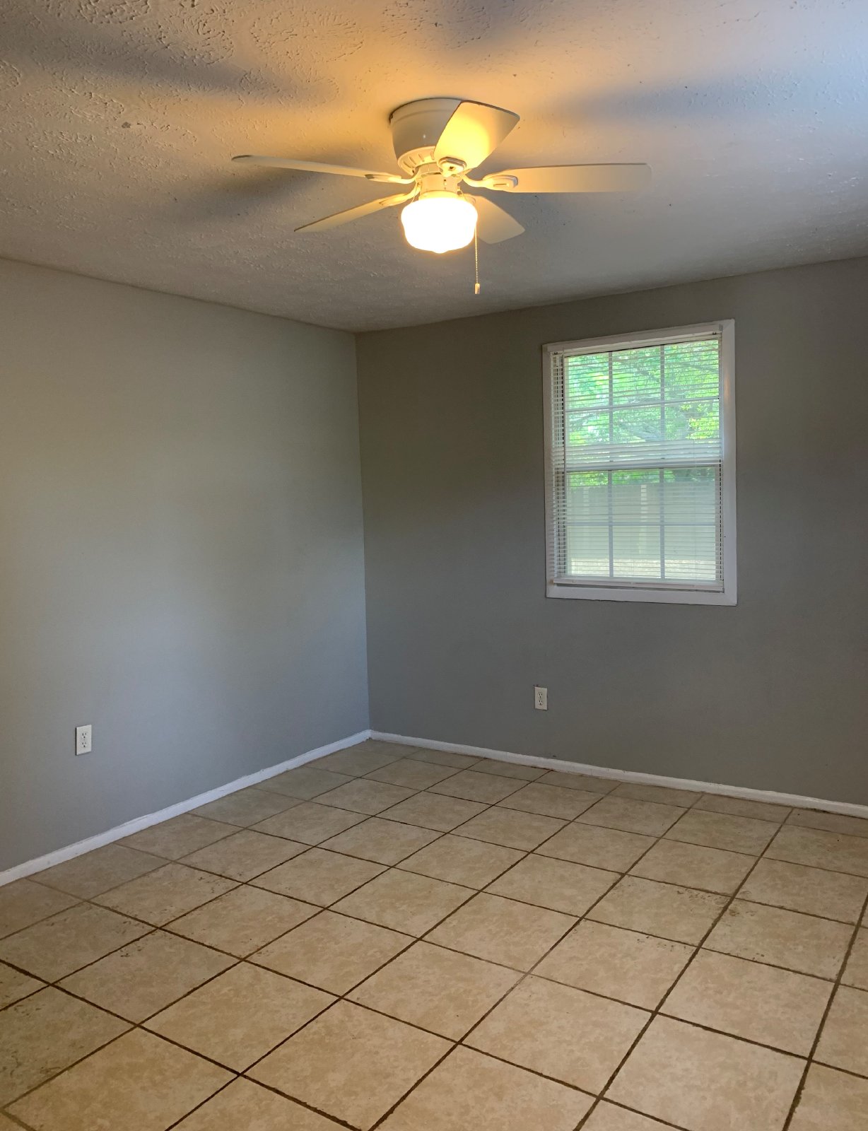 Spacious 3 Bedroom Home Near River City Marketplace property image
