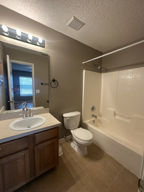 Spacious 4 Bedroom Home With Upstairs Private Suite And 2 Car Garage property image