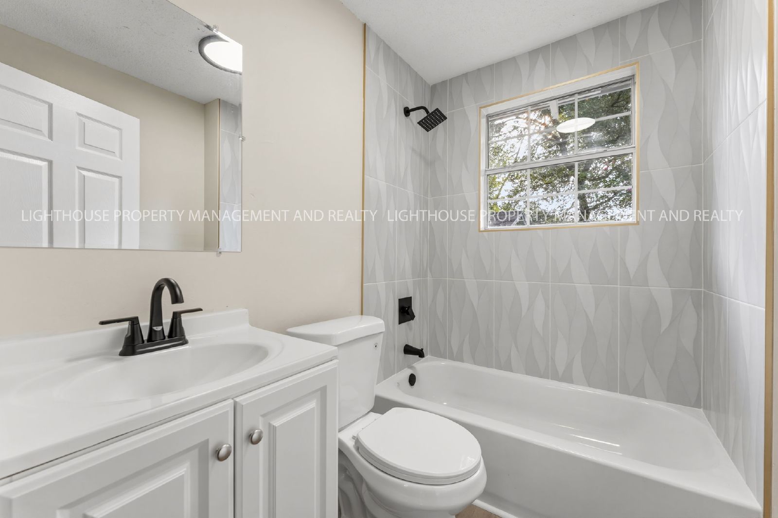 Newly Renovated 3 Bedroom Home With Modern Kitchen property image