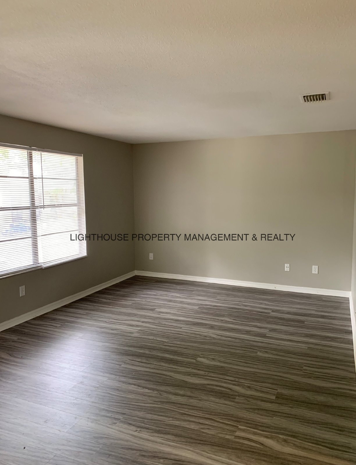 Orange Park Apartment With Vinyl Plank Flooring And Granite property image