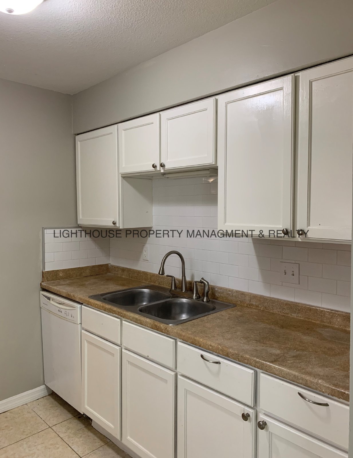 Orange Park Apartment With Vinyl Plank Flooring And Granite property image