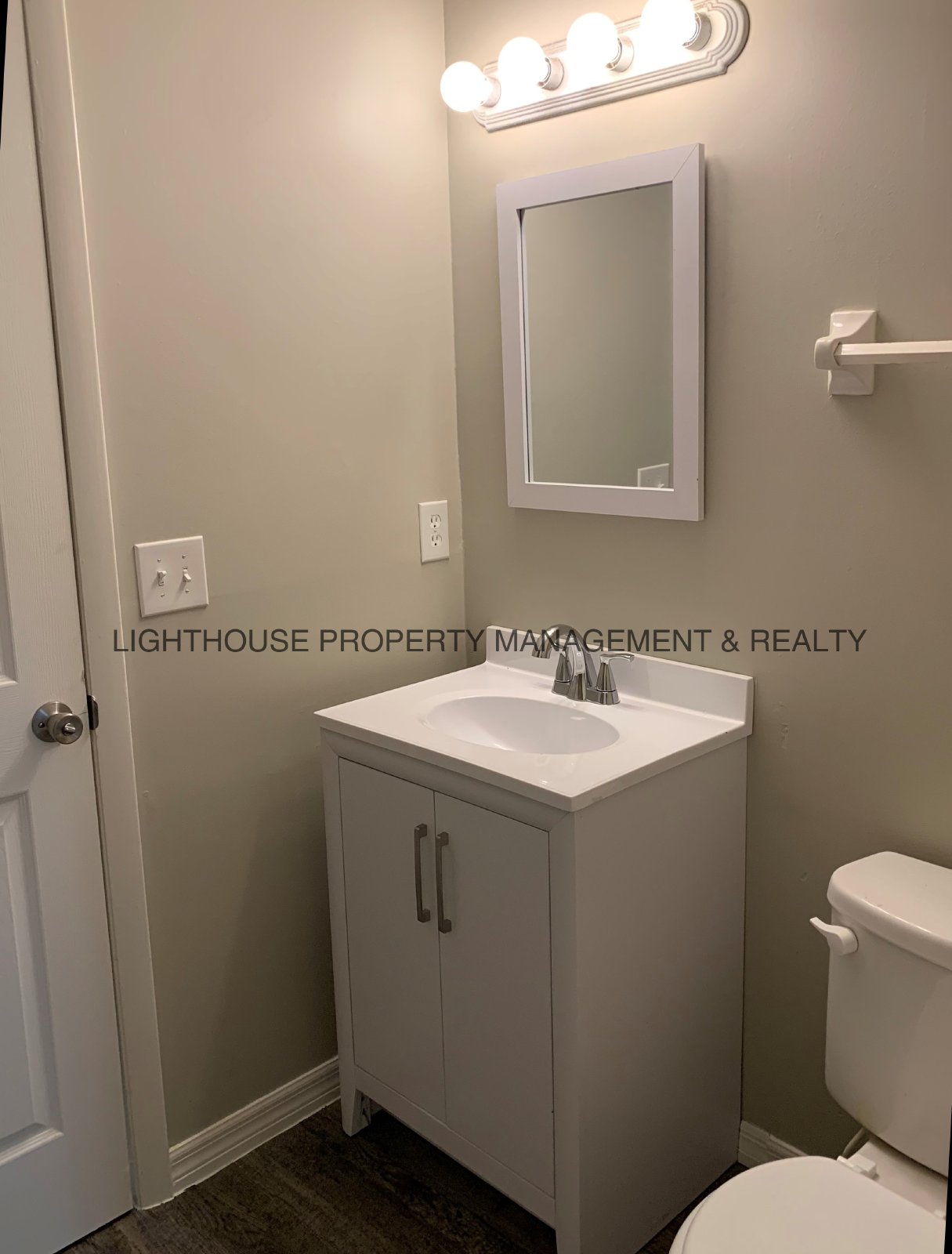 Orange Park Apartment With Vinyl Plank Flooring And Granite property image