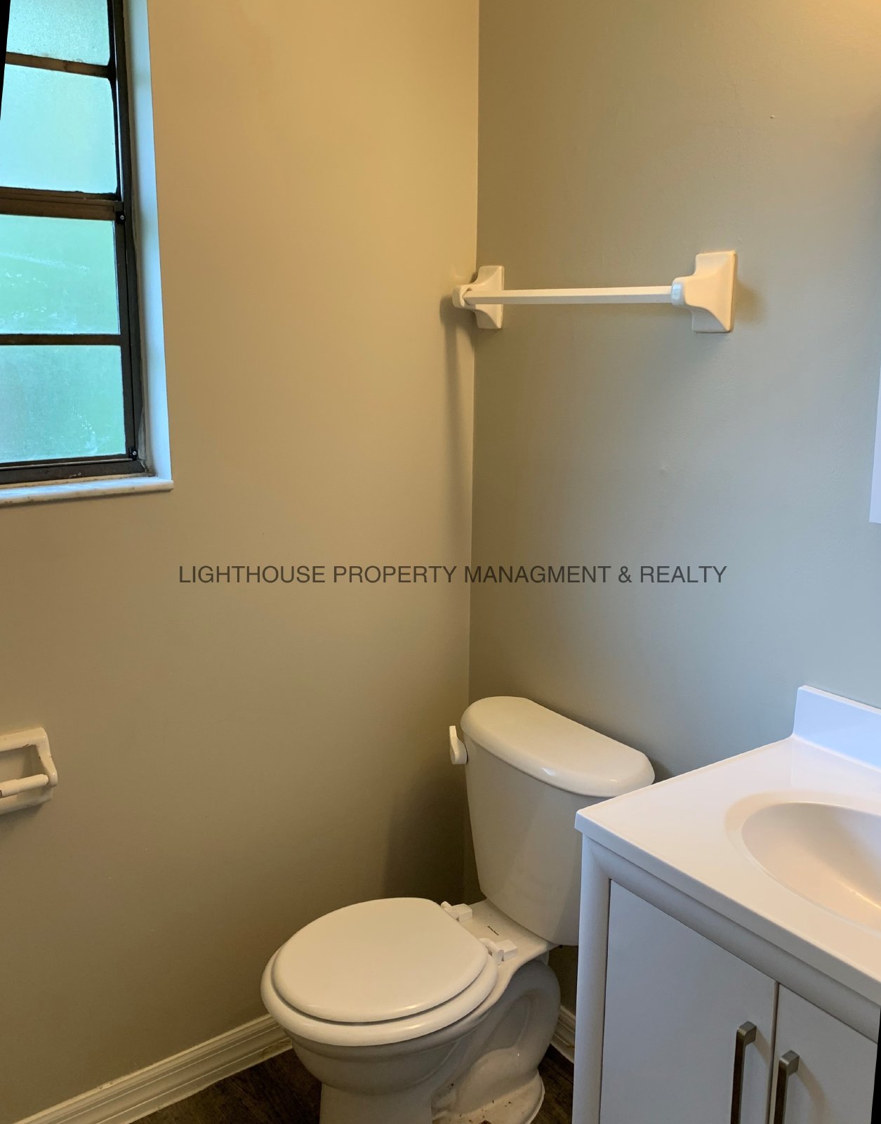 Orange Park Apartment With Vinyl Plank Flooring And Granite property image
